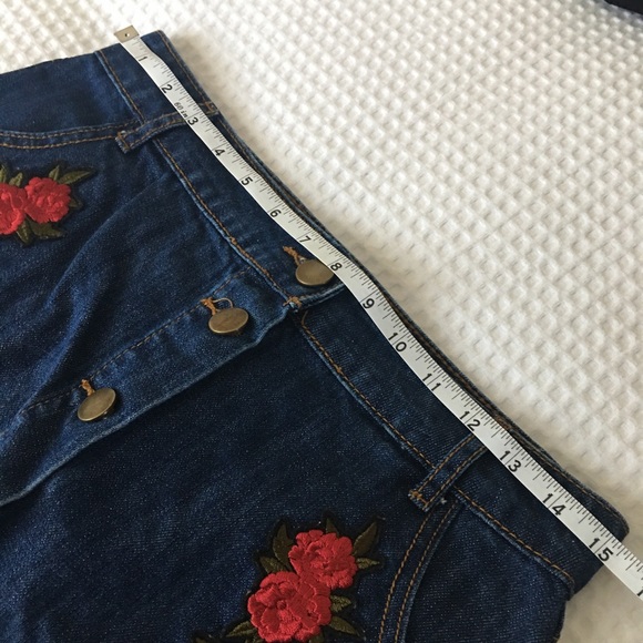 Denim skirt with embroidered flowers - Picture 3 of 6